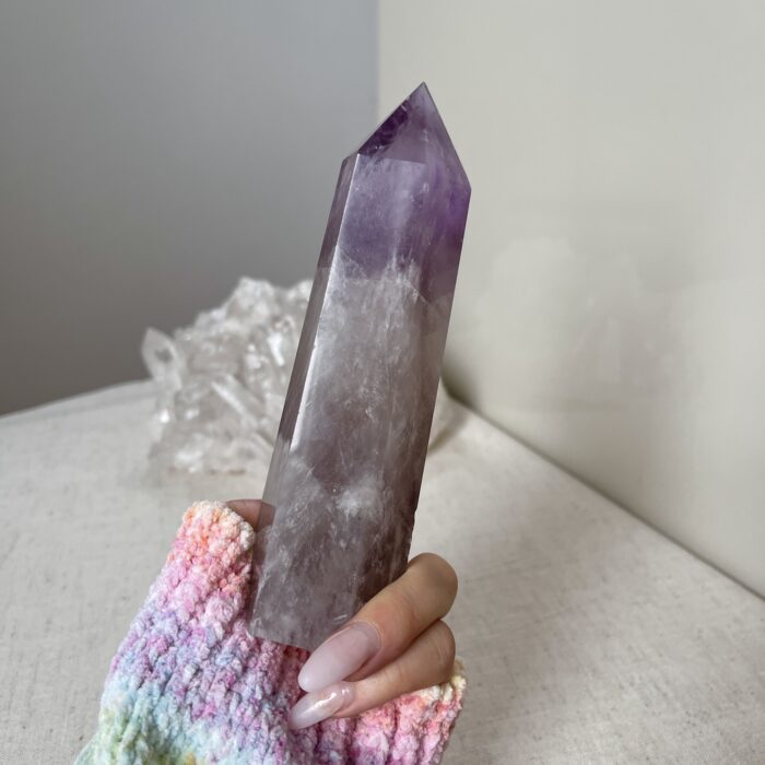 amethyst obelisk turm spitze unikat rohsteine edelstein kristall kristalle edelsteine gold schmuck silber kette armband heilstein selten mondstein bergkristall schmuck wirkung heilsteine sternzeichen larimar golden Healer