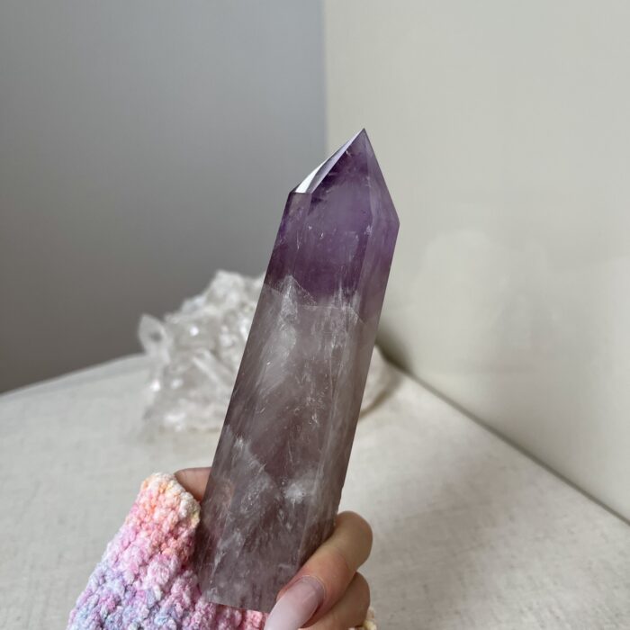 amethyst obelisk turm spitze unikat rohsteine edelstein kristall kristalle edelsteine gold schmuck silber kette armband heilstein selten mondstein bergkristall schmuck wirkung heilsteine sternzeichen larimar golden Healer